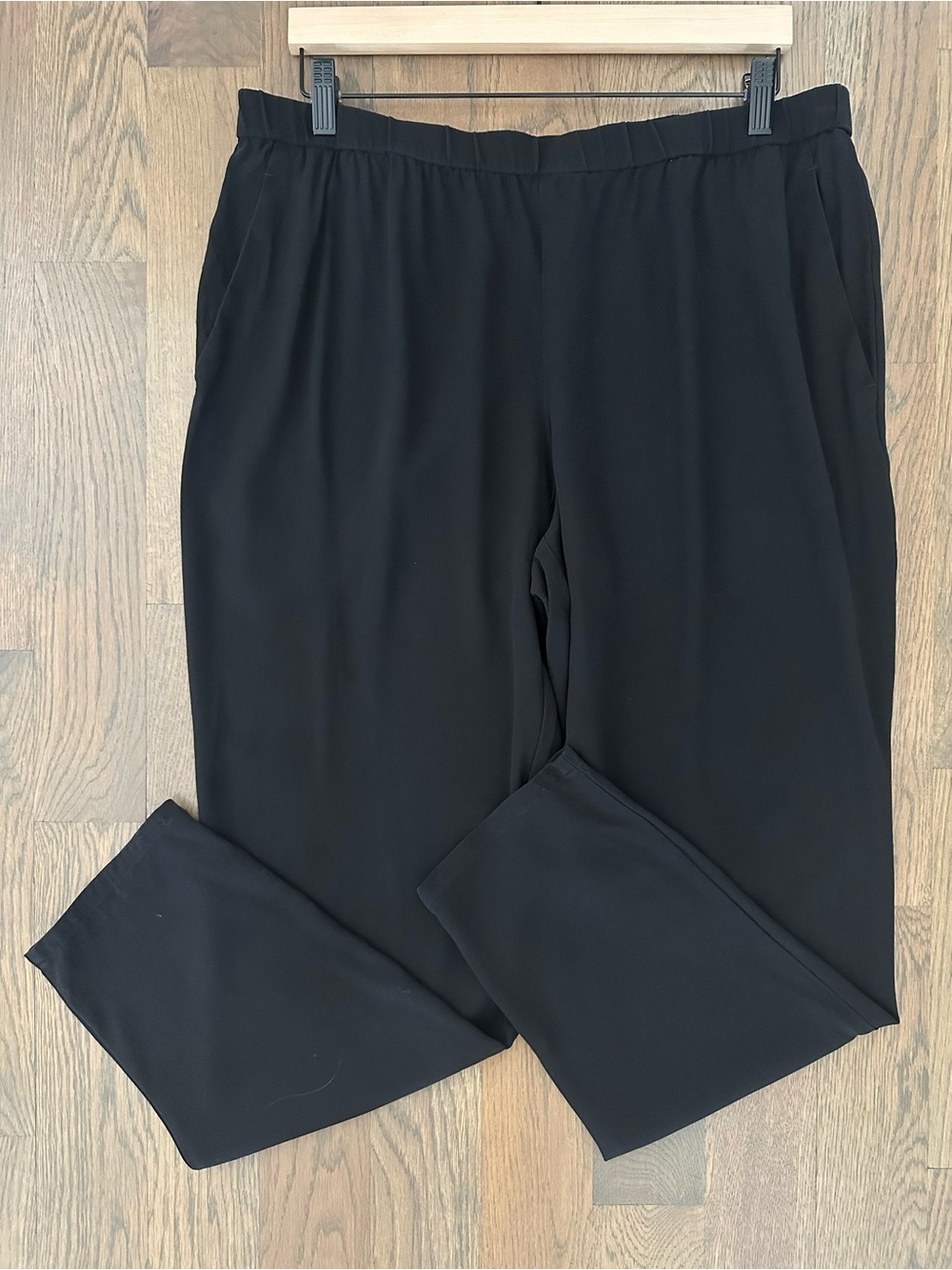 Eileen Fisher Silk Georgette Crepe Elastic Waist Tapered Pant in Black Large